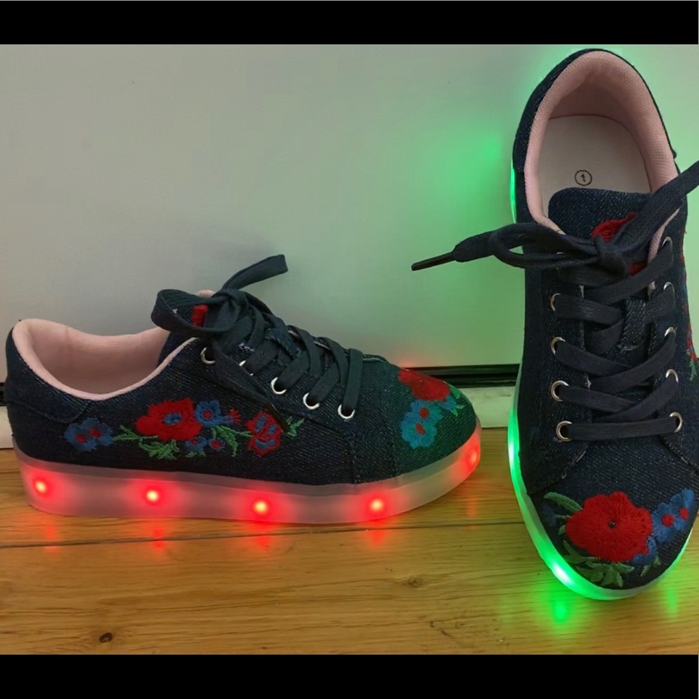 Kyra Light Up Shoes - Picture 3 of 5